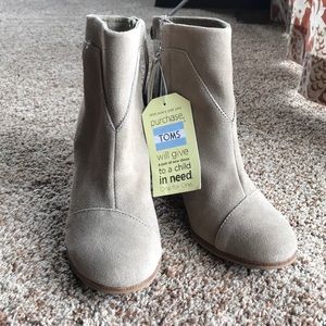 Toms Size 9 Women’s Lunata Suede Ankle Bootie